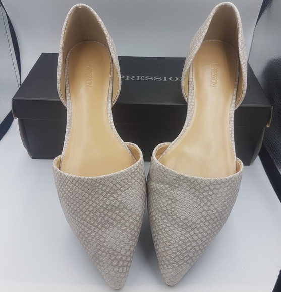 Expression Ellie Flats NWT